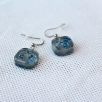 Серьги с незабудками в ювелирной смоле. Артикул: 250111-104. 500 р.